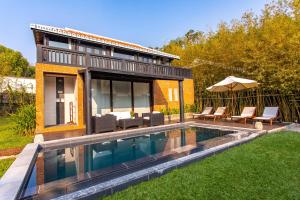 Bazén v ubytování Chen Sea Resort & Spa Phu Quoc nebo v jeho okolí
