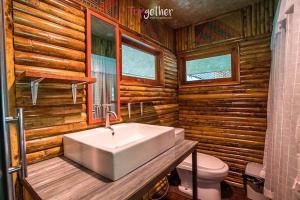 Imagem da galeria de Khaosok Lake House At Ratchaprapa Dam em Ban Bang Kaeo mais 54 fotografias