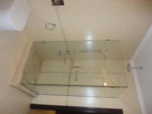 Um banheiro em Grand Regal Hotel