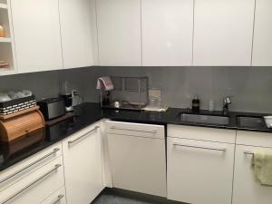 Cucina o angolo cottura di Chambre spacieuse, lumineuse et reposante