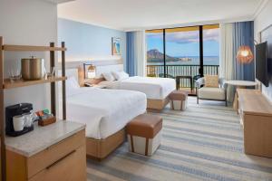 Postel nebo postele na pokoji v ubytování Hilton Hawaiian Village Waikiki Beach Resort