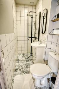 Koupelna v ubytování Lily's Studio 4 by Bulgarentals - Central Sofia + 25 fotografií