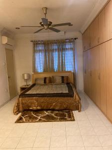 Postel nebo postele na pokoji v ubytování Cityscape KL