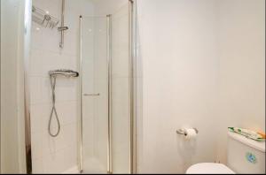 Ένα μπάνιο στο Southampton Cozy 1bedroom +20 φωτογραφίες