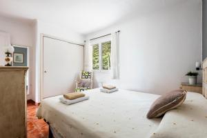Postel nebo postele na pokoji v ubytování Villa Mari - Calan Porter