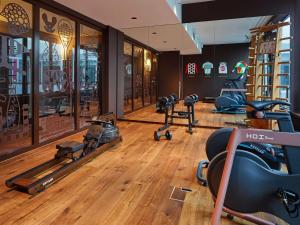 Fitnes oz. oprema za telovadbo v nastanitvi 25hours Hotel Zürich West
