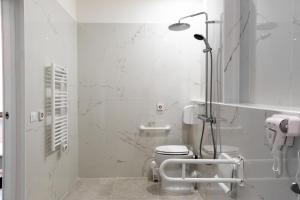 Et badeværelse på Modi Hotel + 90 billeder