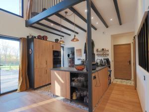 Kuchyň nebo kuchyňský kout v ubytování Maison typique du Périgord, séchoir à tabac avec piscine chauffée + 29 fotografií