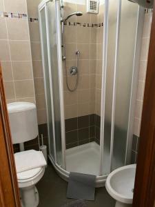 Koupelna v ubytování Grazioso monolocale a Sestriere + 9 fotografií