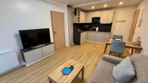 Kuchyň nebo kuchyňský kout v ubytování T2 - vue lac - 100 m du Hilton - Garage privé - 4 étoiles