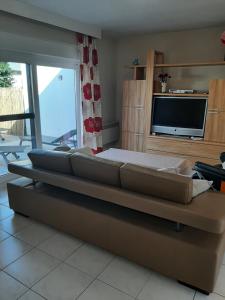 a large bed in a room with a flat screen tv at Blekkerke 57 in Koksijde