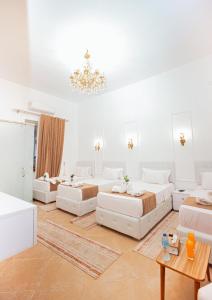 Posezení v ubytování Downtown Antique Hotel