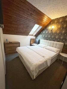 Postel nebo postele na pokoji v ubytování Reich Motel