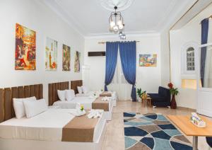 Posezení v ubytování Downtown Antique Hotel