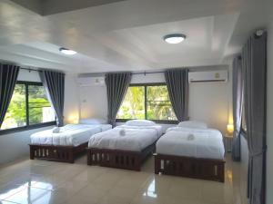 เตียงในห้องที่ LayTrang Pakmeng Marina Spa and Resort +120 ภาพ