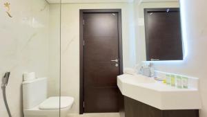 Bilik mandi di Trendy 1BR for 3 Guests in Al Reem