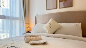 Katil atau katil-katil dalam bilik di Trendy 1BR for 3 Guests in Al Reem
