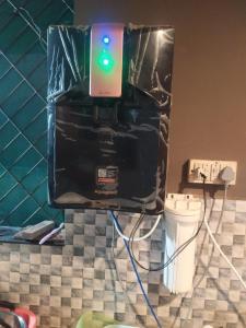 Televisyen dan/atau pusat hiburan di Mayoorvihar home stay Sulthaan Bathery Wayanad Kerala