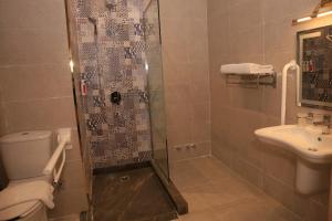 Vannituba majutusasutuses Jewel Alfustat Hotel
