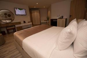 Voodi või voodid majutusasutuse Jewel Alfustat Hotel toas