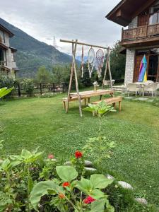 Amarys Boutique Stays Manali的儿童游玩区