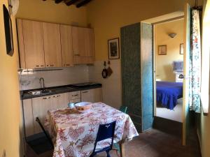 a kitchen with a table and a kitchen with a sink at Isola d'Elba - Le Case di Bart in Portoferraio