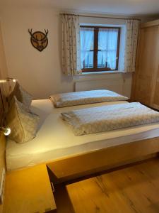 Postel nebo postele na pokoji v ubytování Gasthaus Muntafuner Stöbli