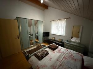 Postel nebo postele na pokoji v ubytování Guest room à la maison de la Plage