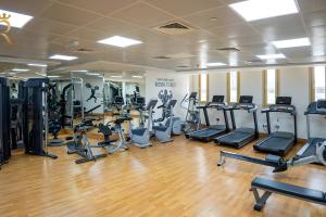 Pusat kecergasan dan/atau kemudahan kecergasan di Trendy 1BR for 3 Guests in Al Reem