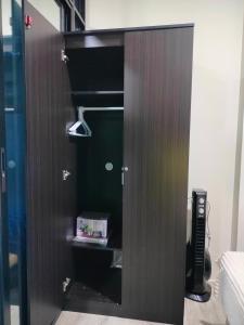 Φωτογραφία από το άλμπουμ του 2 BEDROOM CONDO close to SM Tungko BULACAN ideal for Family Queen bed on Bedroom 1 accessible to Bedroom 2 with sliding doors Free Wifi & Netflix to watch in a comfy sofa & twin bed Access to SWIMMING POOL entry is very affordable and kids get for free σε Tunkong Manga