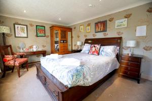 a bedroom with a bed and a desk and a chair at Bryn Woodlands House in Colwyn Bay