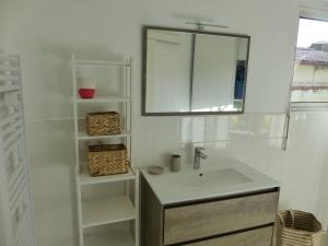 a white bathroom with a sink and a mirror at HOSSEGOR PLAGE- Villa PAUL -Petite villa rénovée pour 4 personnes- Wifi gratuit in Hossegor +10 photos