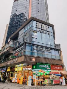 Supermarket nebo jiné obchody v  apartmánu nebo okolí