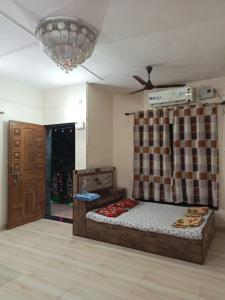 Ένα ή περισσότερα κρεβάτια σε δωμάτιο στο Sai Sneh Holidays Cottage