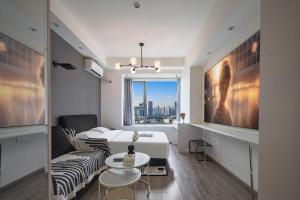 TV a/nebo společenská místnost v ubytování Suyi Hotel Apartment