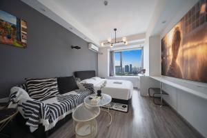 TV a/nebo společenská místnost v ubytování Suyi Hotel Apartment
