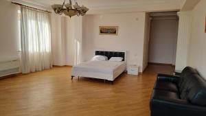 Postel nebo postele na pokoji v ubytování Baku Sea View Hotel