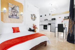 Кровать или кровати в номере Nobilis Boutique Living