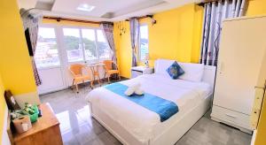 Postel nebo postele na pokoji v ubytování Hai Long Vuong Hotel