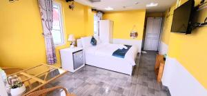 TV a/nebo společenská místnost v ubytování Hai Long Vuong Hotel + 32 fotografií
