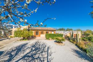 Κήπος έξω από το YourHouse Lemontree villa