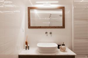 Ένα μπάνιο στο Villa Helidona with Private Pool