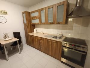 Η κουζίνα ή μικρή κουζίνα στο Apartament przy Długiej