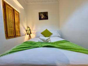 Postel nebo postele na pokoji v ubytování Riad Flottement Des Songes