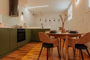 Dapur atau dapur kecil di Clocktower Nafplio Suite