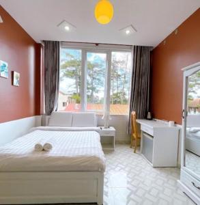 Postel nebo postele na pokoji v ubytování Hai Long Vuong Hotel