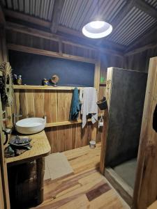 Koupelna v ubytování Papaya Lodge