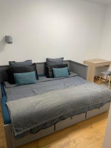 En eller flere senge i et værelse på Maison moderne proche CDG