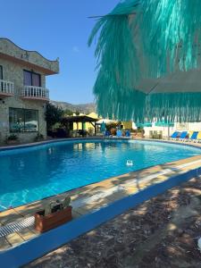 Bazén v ubytování Hotel La Playa Blanca nebo v jeho okolí