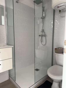 Ένα μπάνιο στο Appartement les pieds dans l’eau !